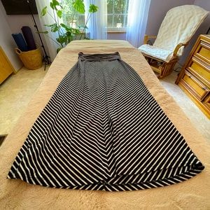 EUC Old Navy Maternity Skirt